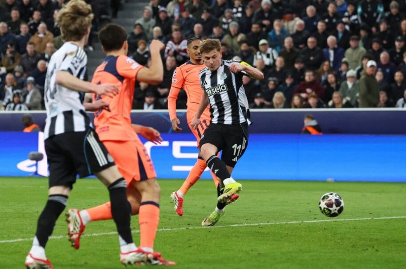 Yamal cứu Barca thoát thua